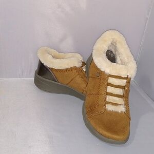 Bzees Golden Ultra Luxe Plush Bootie Faux Fur Lining  Size 6.5M